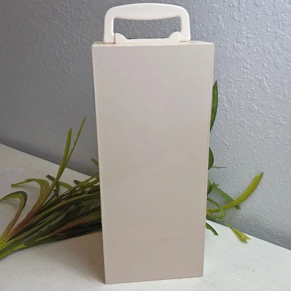 Vintage 10" Porcelain Snow White Style Doll 2 Extra Outfits & Music Box Trunk‎ - Picture 3 of 16